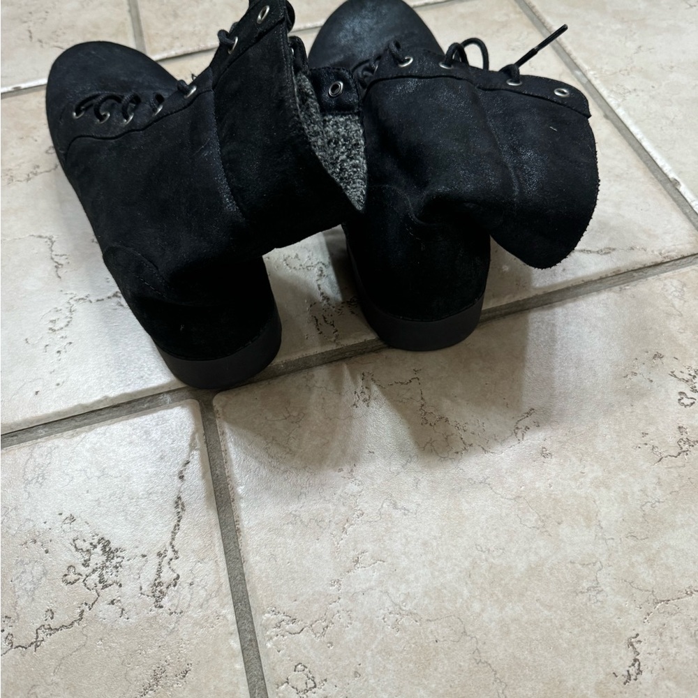 Arizona black boots. Faux suede. Laces. Knit at the top. Size 11 GUC - Picture 4 of 8